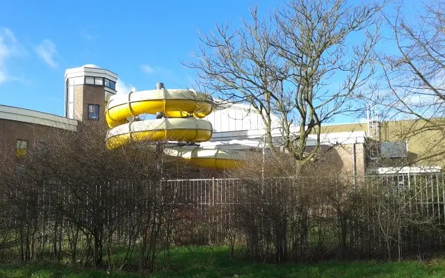 Sportfondsenbad Nijmegen-West, glijbaan.jpg