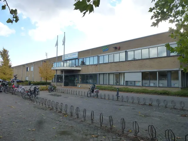 Nijmegen Sportfondsenbad West voorgevel.JPG