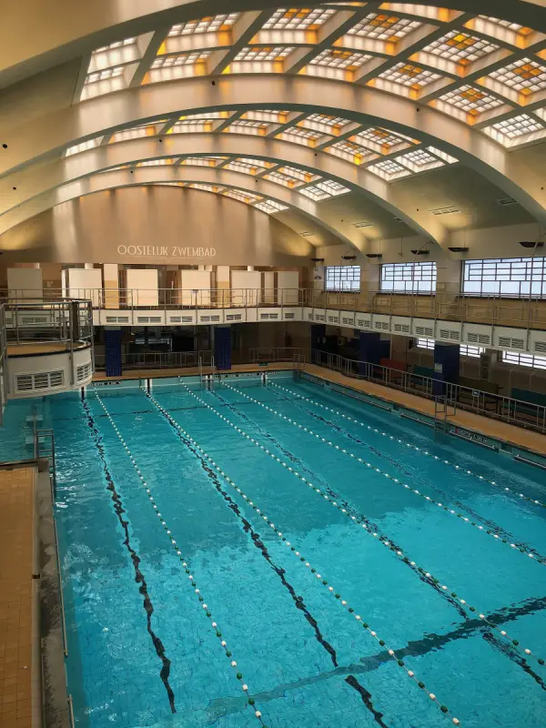 Interieur Oostelijk Zwembad Rotterdam.jpg