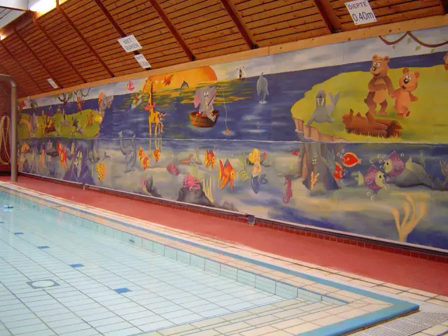 Nijmegen Sportfondsenbad Dukenburg (02) wandschildering binnen.JPG