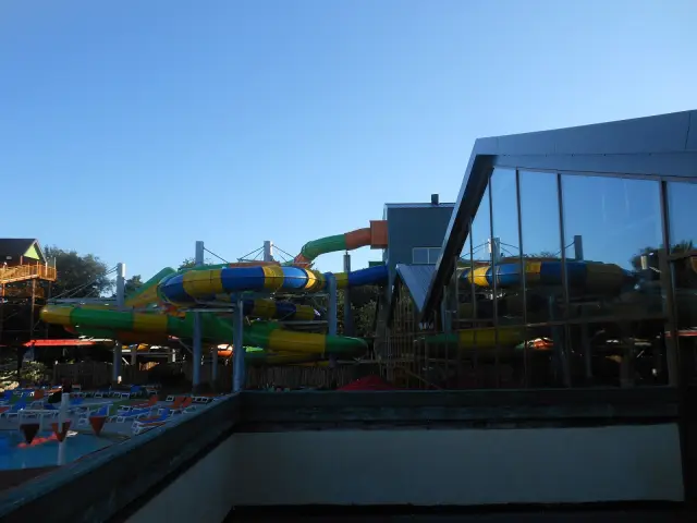 Aqua Mexicana buitengedeelte (vanop balustrade toegankelijk uit attractiepark).jpg